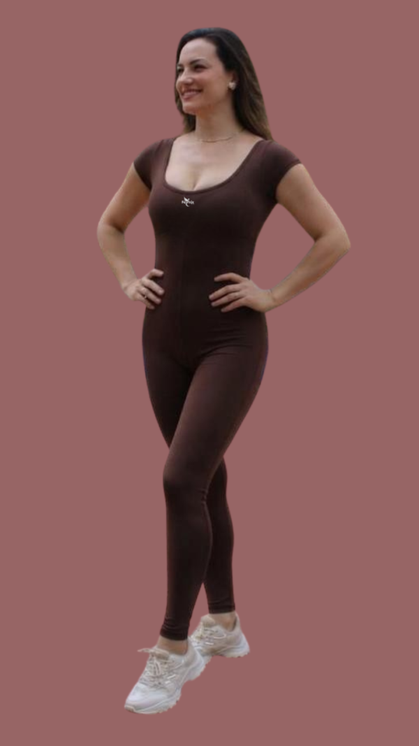 85 Macacão Longo Manga Curta Costa Aberta Fitness - Fênix Gym - Marron - Imagem 1