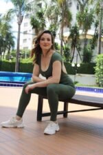 Macacão Longo Manga Curta Costa Aberta Fitness -  Fênix Gym - Verde Militar - Imagem 4