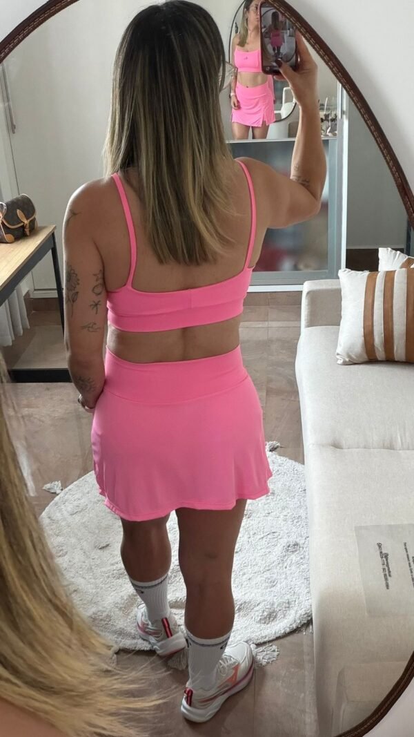 Conjunto Glow Pink: Top Fitness + Saia-Short com Fendas - Imagem 5